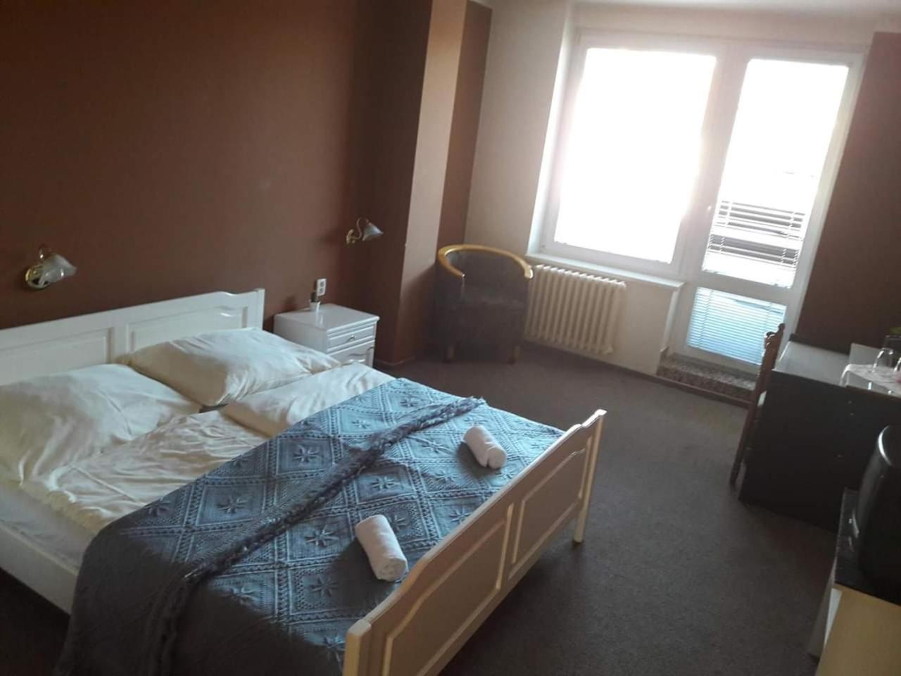 Hotel Bílý Lev Rokycany Exteriér fotografie